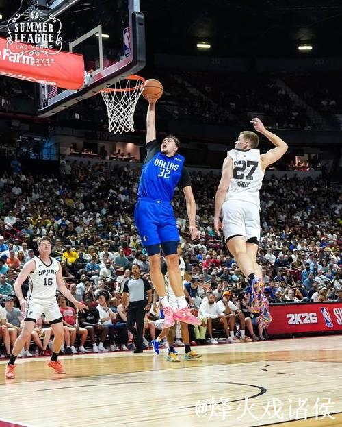 弗拉格左手突破上篮打进，首节已经7中5拿到14分2篮板2助攻