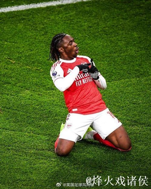 英超-埃泽上演帽子戏法，特罗萨德助攻建功，阿森纳4-1完胜热刺