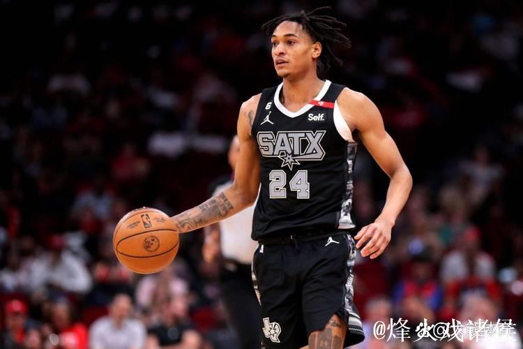 福克斯狂砍49分国王惊险击败爵士 独行侠力克马刺终结4连败 福克斯狂砍49分国王惊险击败爵士 独行侠力克马刺终结4连败